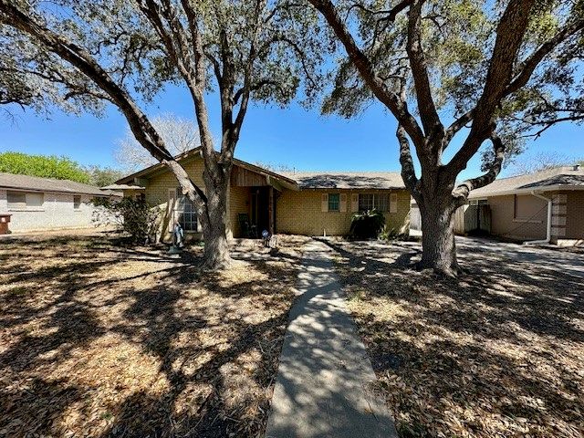 924 S 23rd St, Kingsville, TX 78363