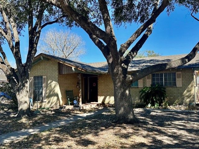 924 S 23rd St, Kingsville, TX 78363