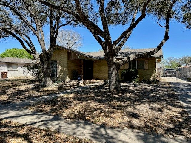 924 S 23rd St, Kingsville, TX 78363