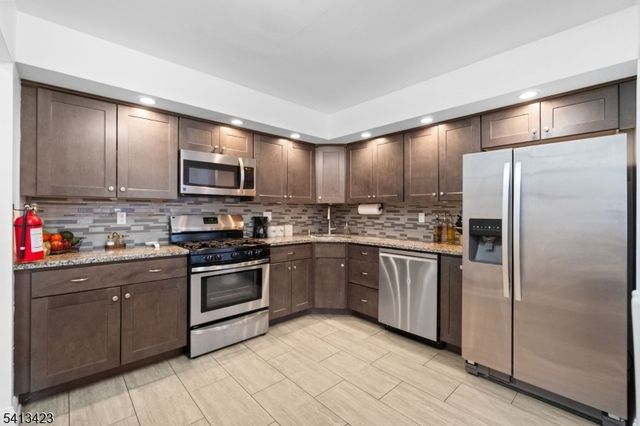 42 Lexington Ln E, West Milford Twp., NJ 07480