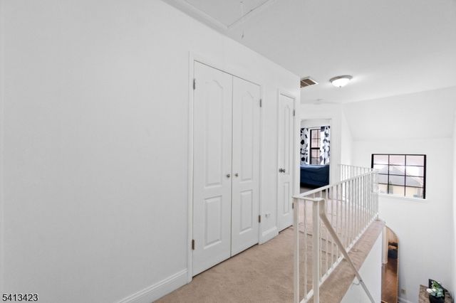 42 Lexington Ln E, West Milford Twp., NJ 07480