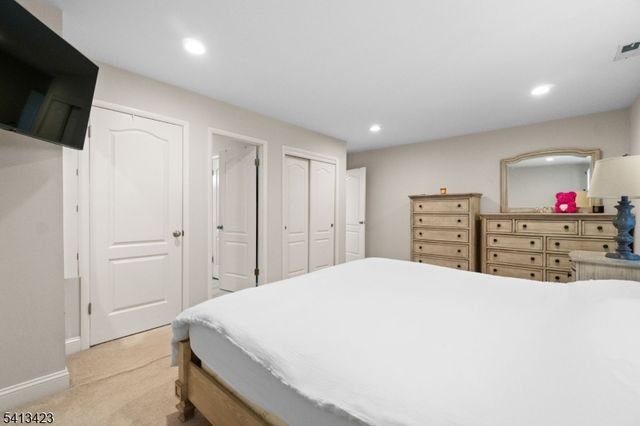 42 Lexington Ln E, West Milford Twp., NJ 07480