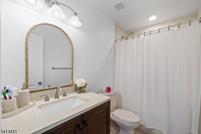 42 Lexington Ln E, West Milford Twp., NJ 07480