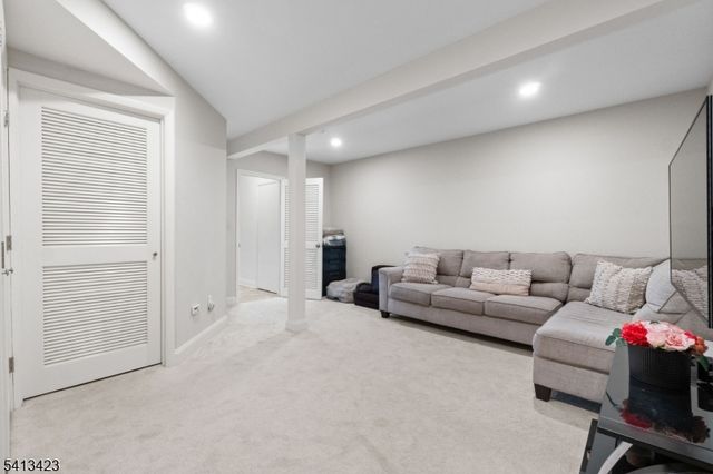 42 Lexington Ln E, West Milford Twp., NJ 07480