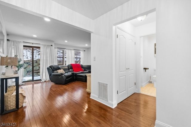 42 Lexington Ln E, West Milford Twp., NJ 07480