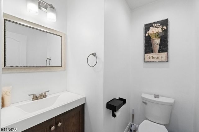 42 Lexington Ln E, West Milford Twp., NJ 07480