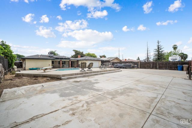 7916 Olive Drive, Bakersfield, CA 93308
