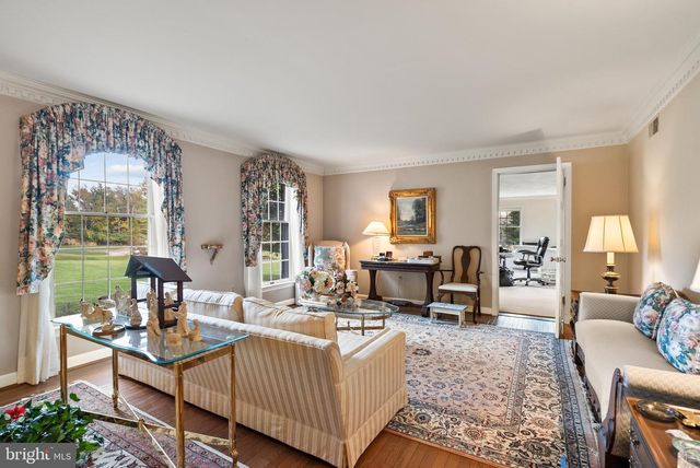 1207 TOWLSTON RD, Great Falls, VA 22066