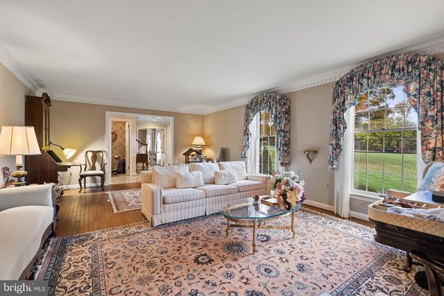 1207 TOWLSTON RD, Great Falls, VA 22066