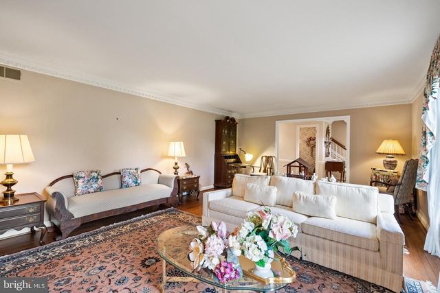 1207 TOWLSTON RD, Great Falls, VA 22066