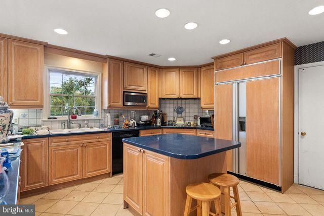 1207 TOWLSTON RD, Great Falls, VA 22066