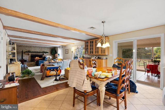 1207 TOWLSTON RD, Great Falls, VA 22066