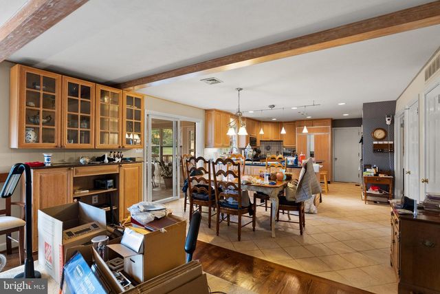 1207 TOWLSTON RD, Great Falls, VA 22066