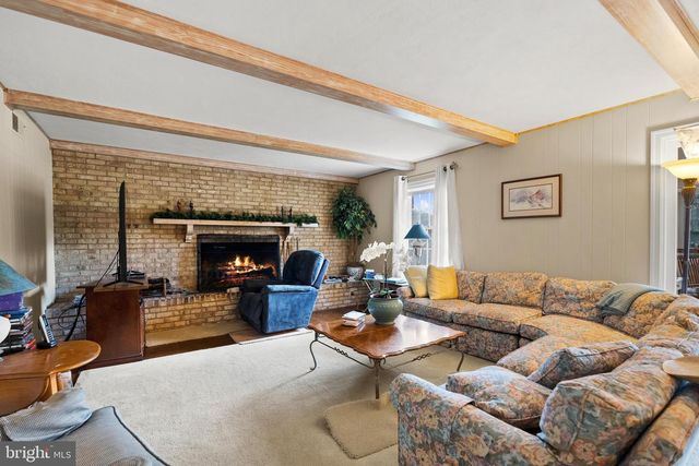 1207 TOWLSTON RD, Great Falls, VA 22066