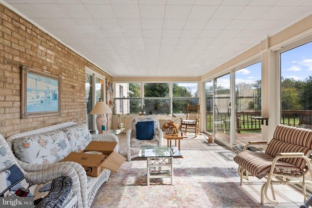 1207 TOWLSTON RD, Great Falls, VA 22066