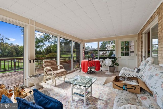 1207 TOWLSTON RD, Great Falls, VA 22066