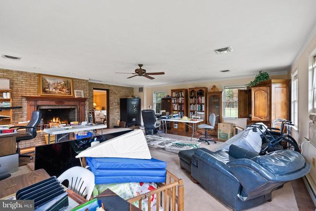 1207 TOWLSTON RD, Great Falls, VA 22066