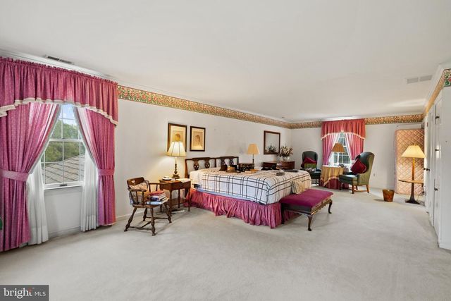 1207 TOWLSTON RD, Great Falls, VA 22066