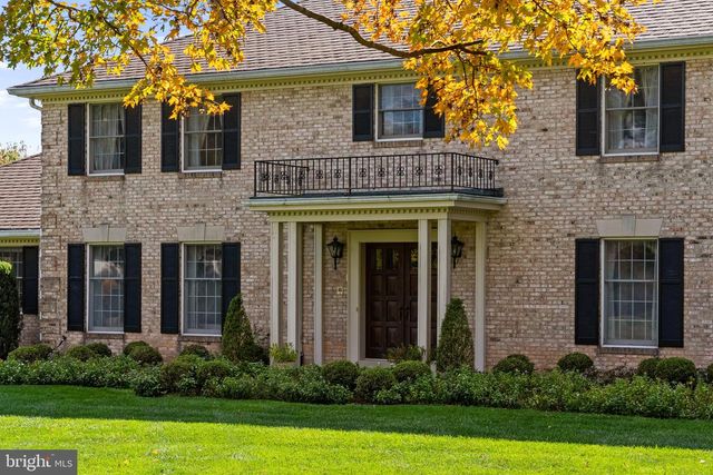 1207 TOWLSTON RD, Great Falls, VA 22066