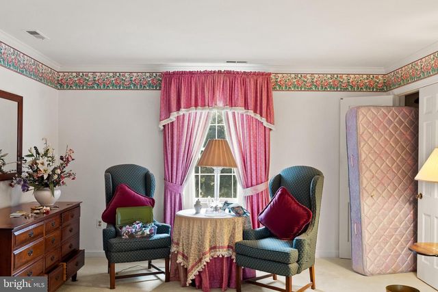 1207 TOWLSTON RD, Great Falls, VA 22066