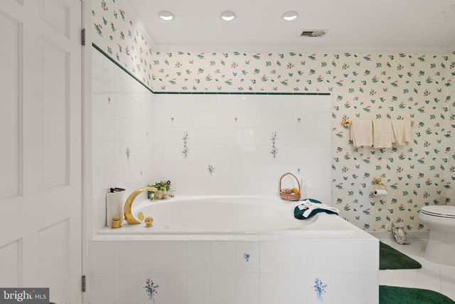 1207 TOWLSTON RD, Great Falls, VA 22066