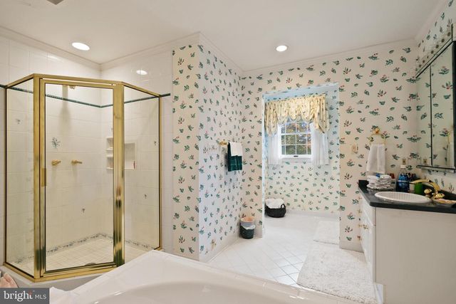 1207 TOWLSTON RD, Great Falls, VA 22066