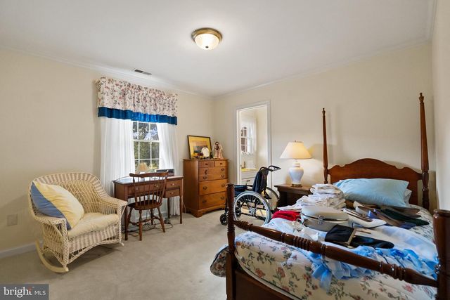 1207 TOWLSTON RD, Great Falls, VA 22066