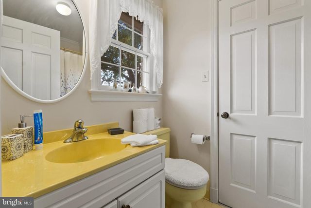 1207 TOWLSTON RD, Great Falls, VA 22066