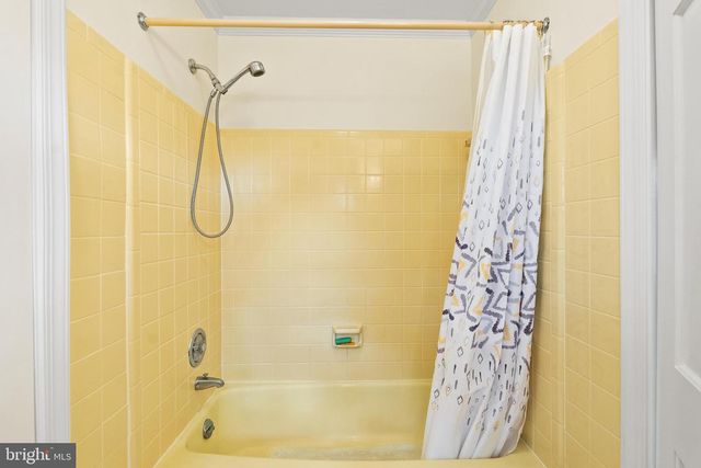 1207 TOWLSTON RD, Great Falls, VA 22066