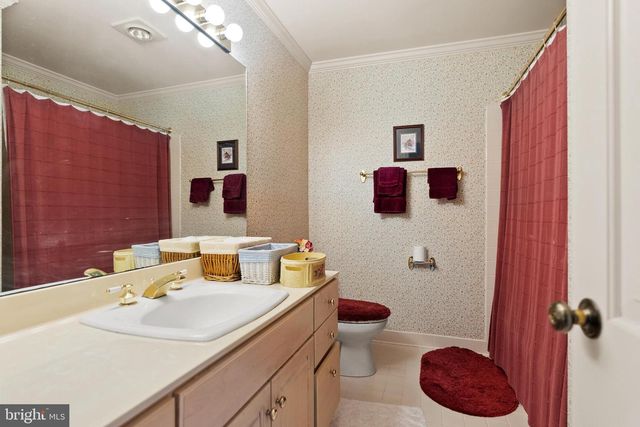 1207 TOWLSTON RD, Great Falls, VA 22066