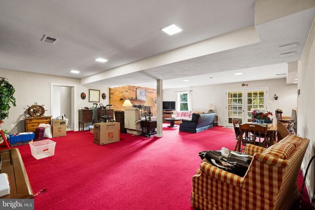 1207 TOWLSTON RD, Great Falls, VA 22066