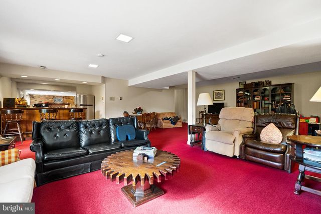 1207 TOWLSTON RD, Great Falls, VA 22066