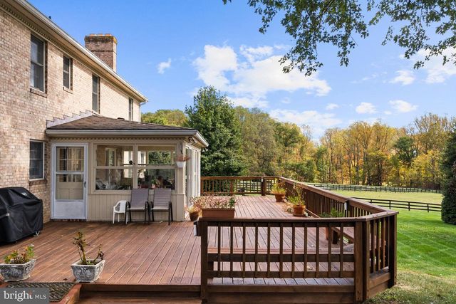 1207 TOWLSTON RD, Great Falls, VA 22066