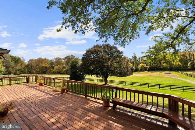 1207 TOWLSTON RD, Great Falls, VA 22066