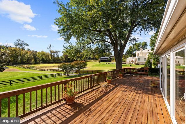 1207 TOWLSTON RD, Great Falls, VA 22066