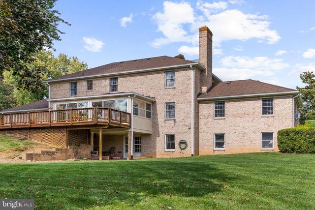 1207 TOWLSTON RD, Great Falls, VA 22066