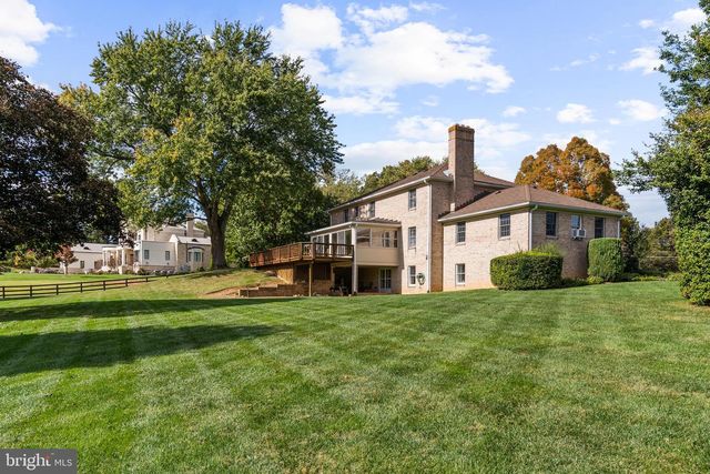 1207 TOWLSTON RD, Great Falls, VA 22066