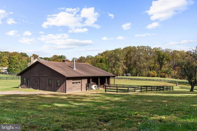 1207 TOWLSTON RD, Great Falls, VA 22066