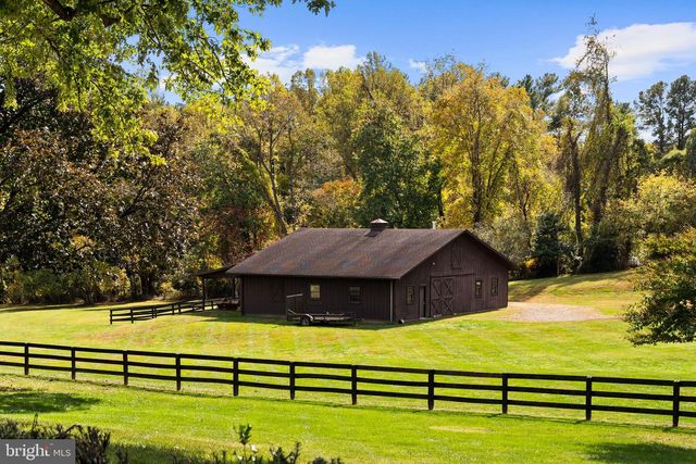 1207 TOWLSTON RD, Great Falls, VA 22066