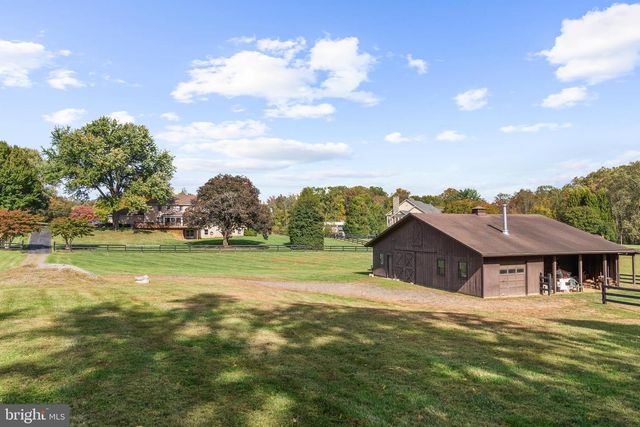 1207 TOWLSTON RD, Great Falls, VA 22066