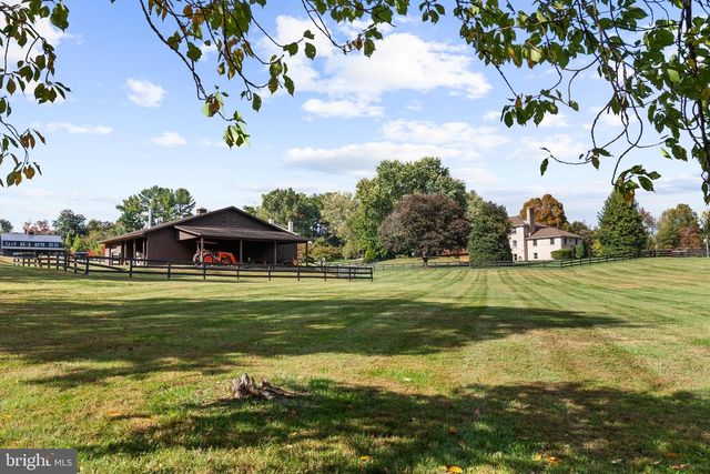 1207 TOWLSTON RD, Great Falls, VA 22066