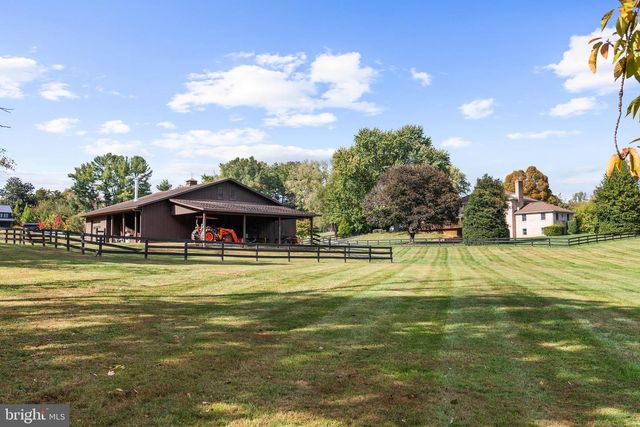 1207 TOWLSTON RD, Great Falls, VA 22066