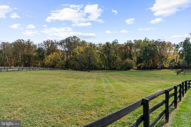 1207 TOWLSTON RD, Great Falls, VA 22066