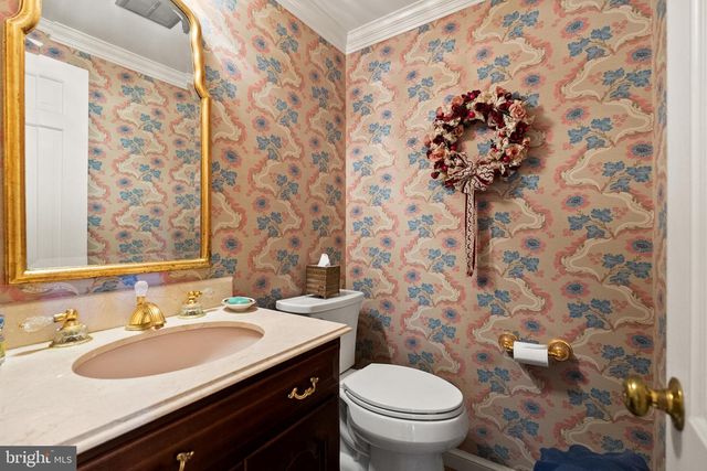 1207 TOWLSTON RD, Great Falls, VA 22066