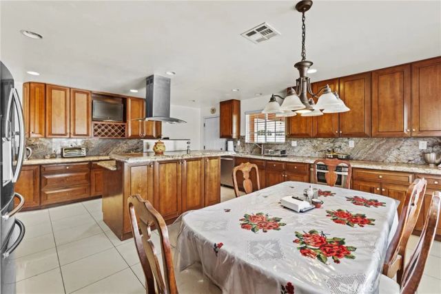 19345 Warren, Riverside, CA 92508