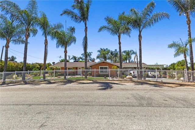 19345 Warren, Riverside, CA 92508