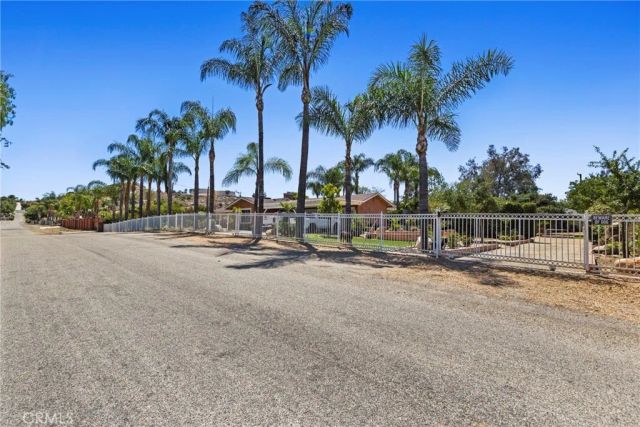 19345 Warren, Riverside, CA 92508