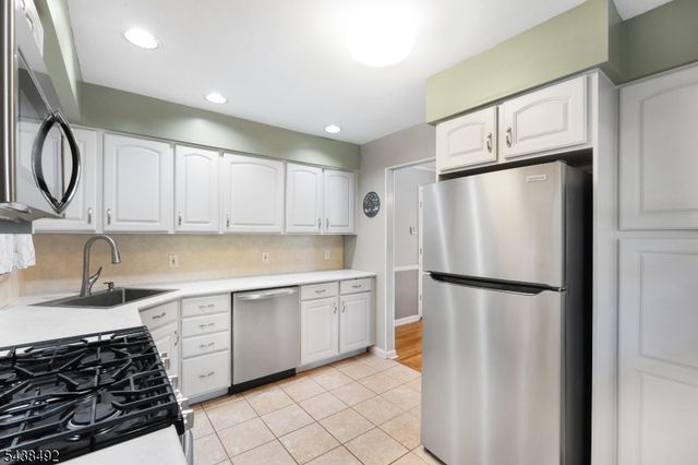 14 Kemp Dr, Springfield Twp., NJ 07081