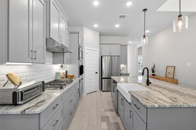 3313 The Commons Parkway, Sachse, TX 75048