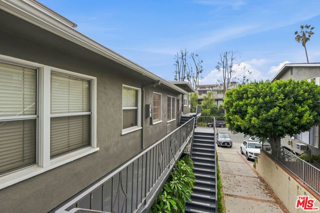 1944 S Beverly Glen Boulevard 6, Los Angeles, CA 90025